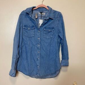 Top-Shop Women’s Light Blue Denim Shirt. Size 8. NWT.